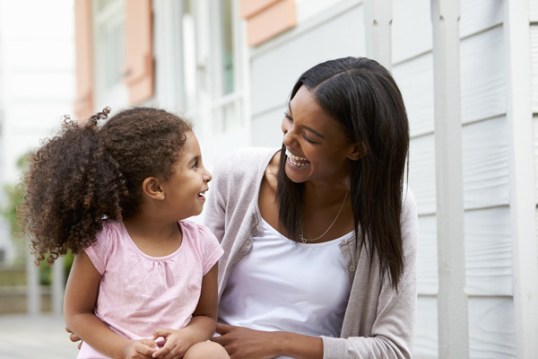 La convivencia con la familia durante el verano puede mejorar la habilidad con el lenguaje de herencia