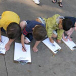 Cómo ayudar a niños a hacer bosquejos y dibujos de observación