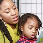 Cómo compartir libros con su niño de edad preescolar