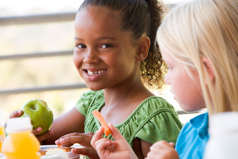 Los niños que comen bien ¡gozan de buena salud!