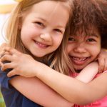 El apoyo a las amistades entre niños pequeños. Entrevista con Profesora Michaelene Ostrosky