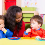 La selección del cuidado infantil para bebés y niños menores de 3 años